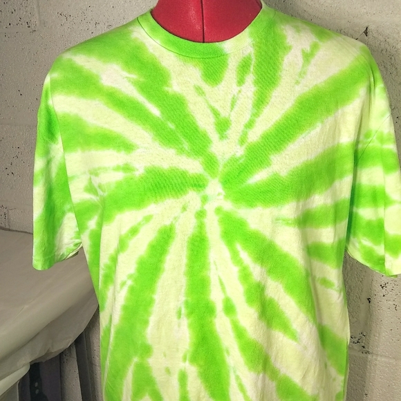 Delta Boutique Tie Dye Neon Green Boho Large T-shirt - Picture 2 of 10